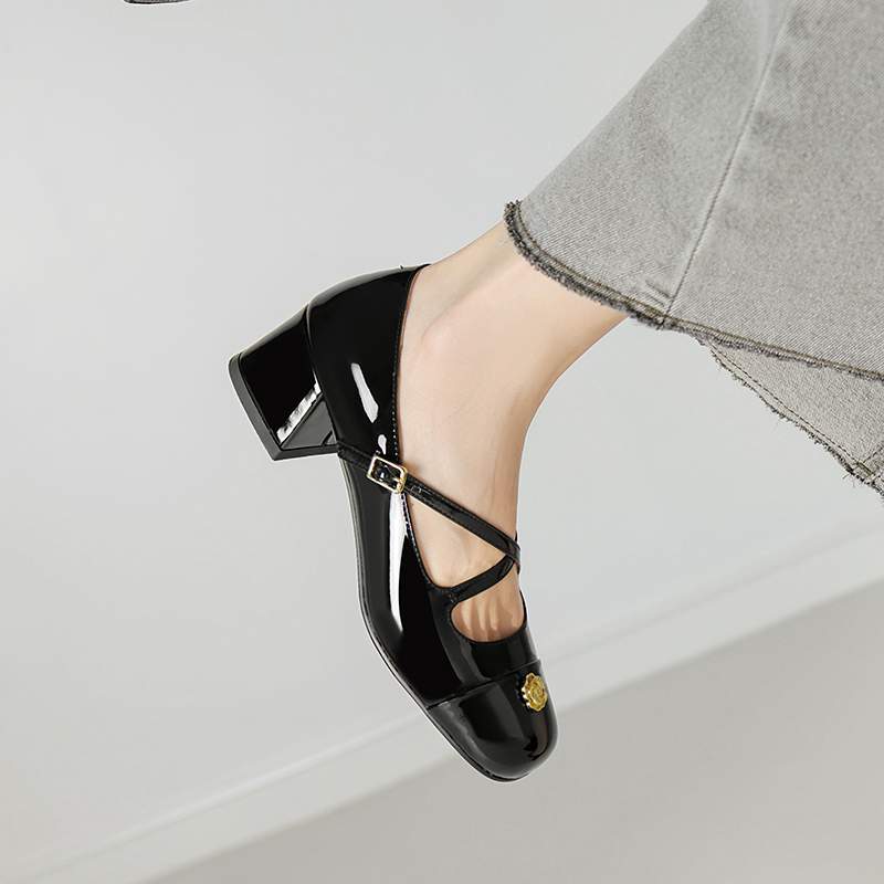 Krazing Pot Туфли-лодочки из овчины с квадратным носком и средним каблуком на осень и лето с металлическими цветами для женщин в стиле Мэри Джейн