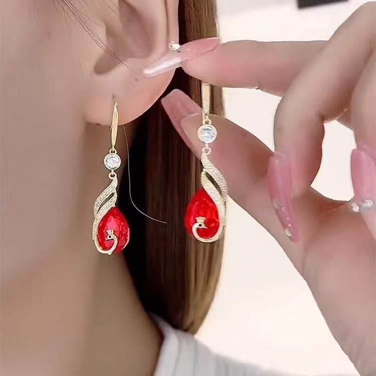 Модные серьги для женщин Дамы