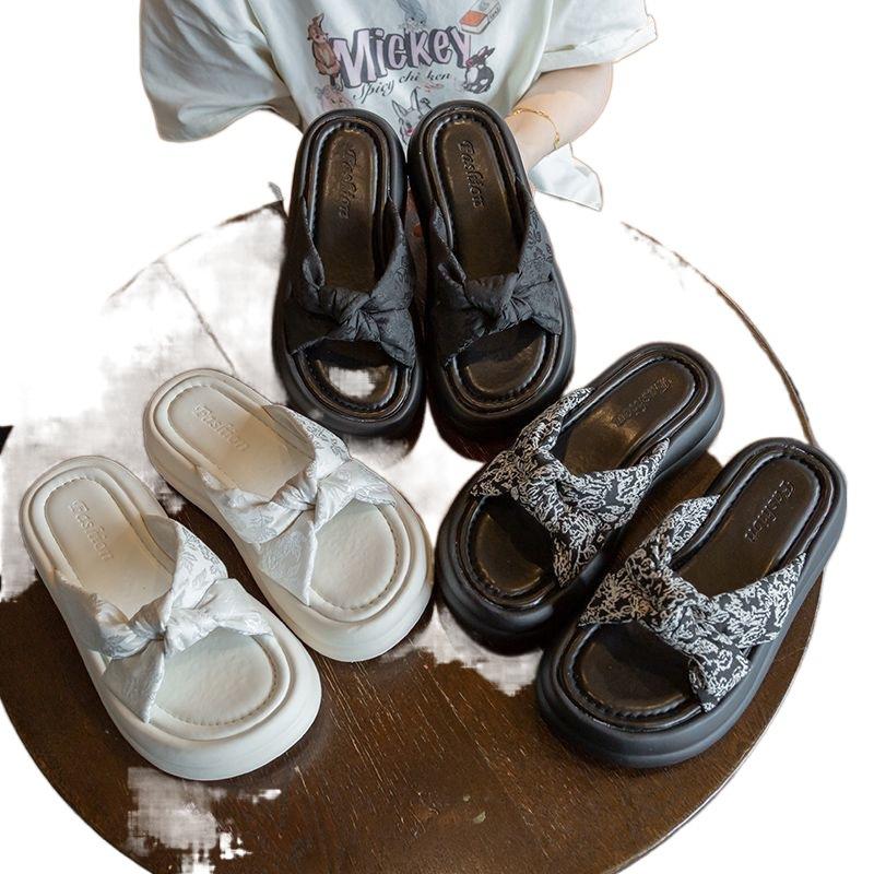 Тапочки в китайском стиле, женская летняя одежда 2025 года, новые повседневные пляжные сандалии на толстой подошве, модные универсальные односложные сандалии