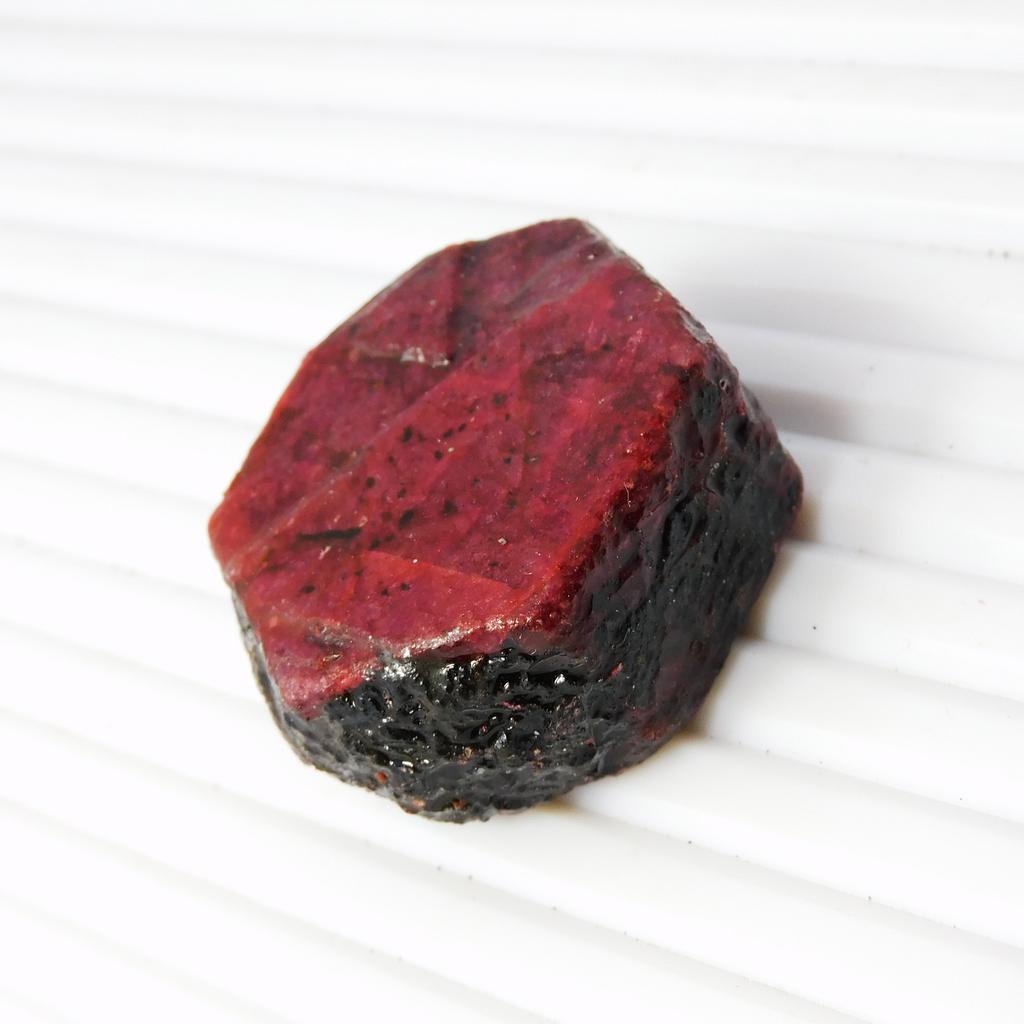 Natural Red Ruby Loose Gemstone Uncut Dyed Rough 293.50 ct for Lapidary and Gem Collections