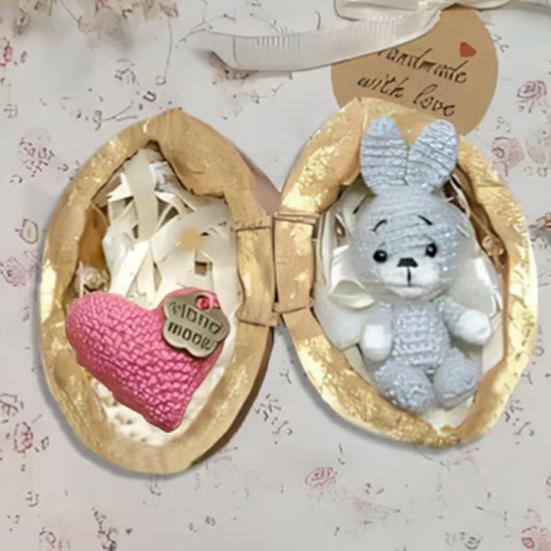 Миниатюрное вязаное крючком животное в скорлупе грецкого ореха, миниатюрный кролик-медведь с сердечком, эмоциональная поддержка, подарок для любителей животных, подруг и женщин