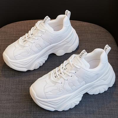 Туфли-папа для женщин весной и осенью универсальны, а маленькие белые туфли на толстой подошве – повседневны и спортивны.