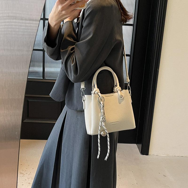 Сумка премиум-класса нишевая женская 2025 новая весна и лето универсальная сумка-мессенджер популярная сумочка сумка-ведро