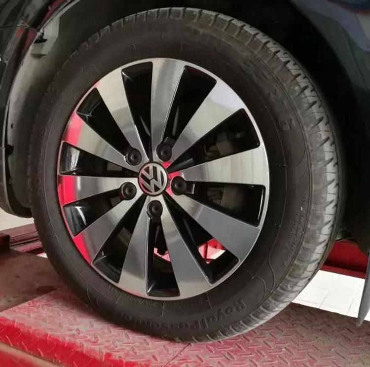 Volkswagen Sagitar Wheel Hub Stickers: Electroplating Color Change, Warning, Scratch Protection