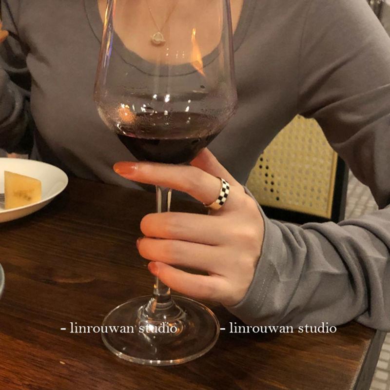 Простое геометрическое кольцо, женское модное черно-белое кольцо, женское кольцо из нержавеющей стали с металлическим шахматным узором, модные ювелирные изделия, подарок