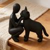 Статуя дружбы между людьми и кошками, элегантная и теплая скульптура хозяев и мурлыкающих, ornament дружбы для любителей домашних животных