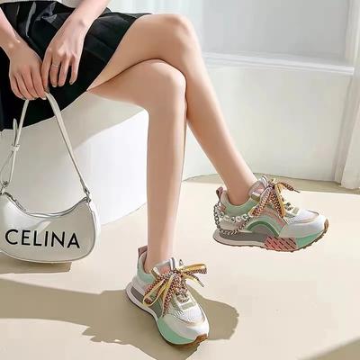 Женская обувь 2024 года, горячая распродажа, женская обувь на шнуровке, вулканизированная, модная, с нитками, бусины, новые цвета, соответствующие цепочке, дышащие кроссовки