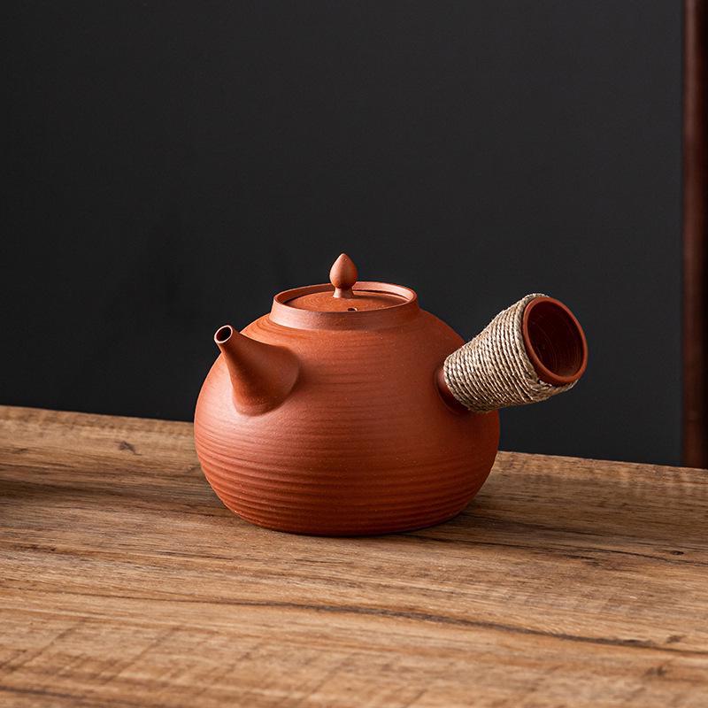 Керамический чайный сервиз «Кунг-фу»: Черный чайник с боковой ручкой и угольной горелкой для открытого огня.