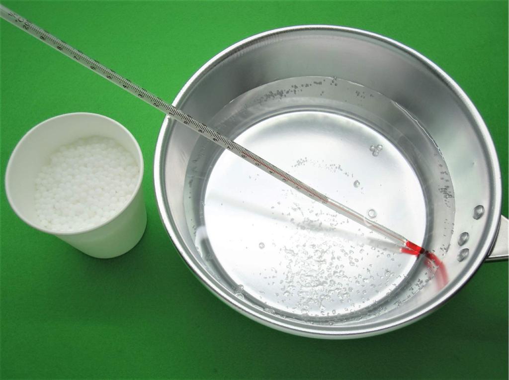 [Pipitto] Свободное творчество - Затвердевающий пластик - Удивительный материал - Легкое DIY с горячей водой - Пластиковый материал - Эко-упаковка - Гранулированный (500г)