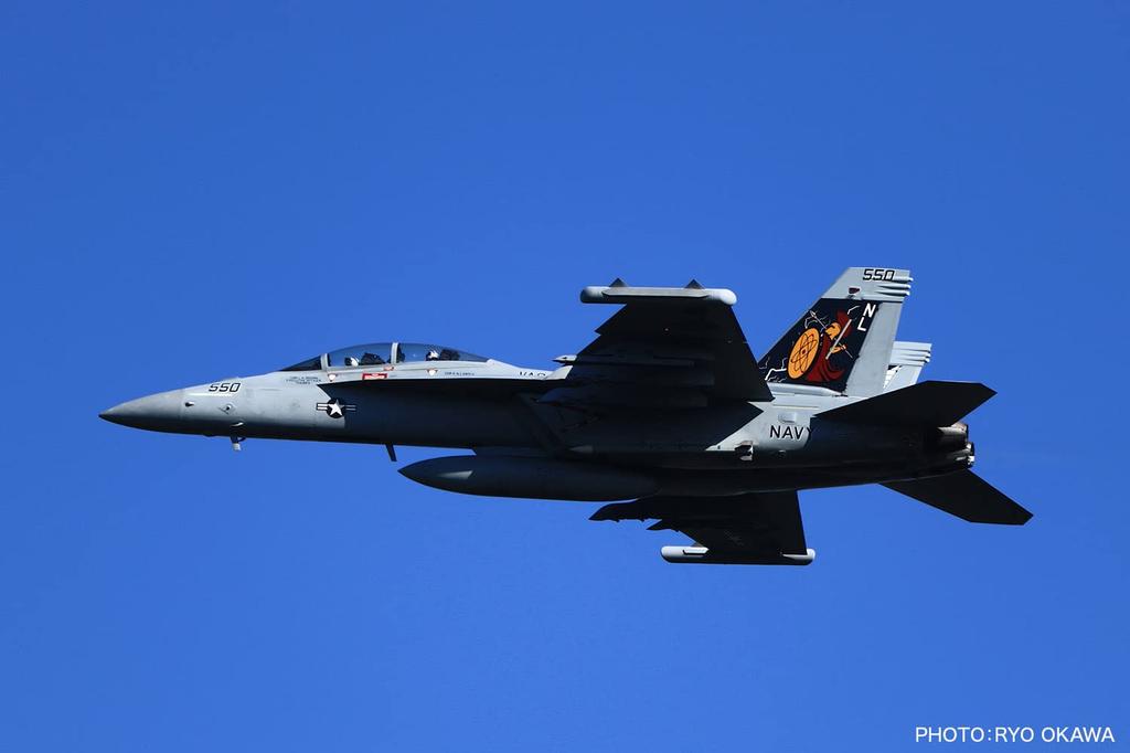 Самолет РЭБ ВВС США Growler Авиабаза Мисава Лансеры 2022 Пластиковая модель Platz/Italeri 1/48 EA-18G VAQ-131 TPA-27