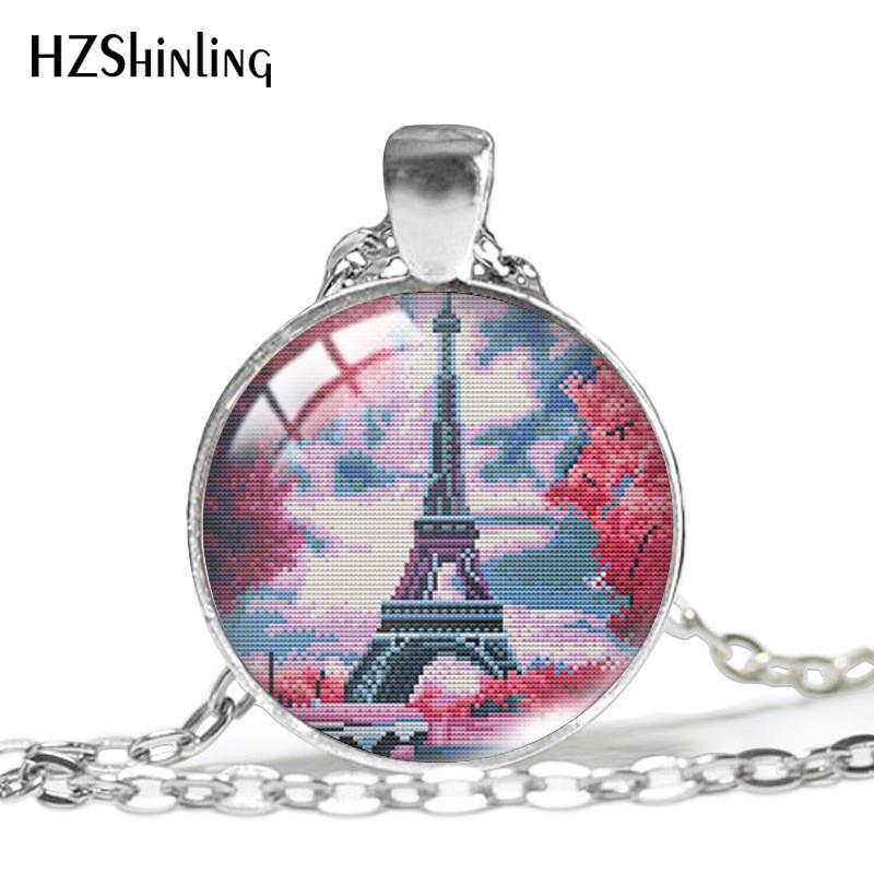 Красивое посеребренное ожерелье с художественной подвеской в виде парижской Эйфелевой башни и на морскую тематику