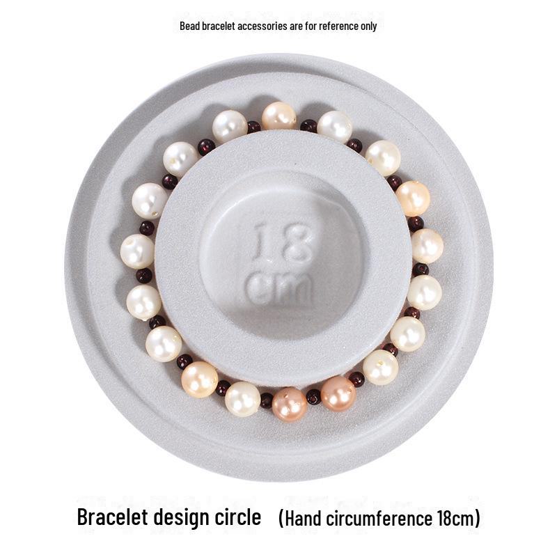 Ассортимент флокированных ювелирных изделий, витрин и дизайнерских лотков для браслетов и ожерелий своими руками