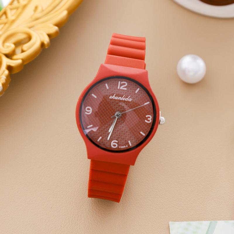 Силиконовая лента конфетного цвета Женские часы Маленькие Свежие и модные Студенческие кварцевые часы Женские