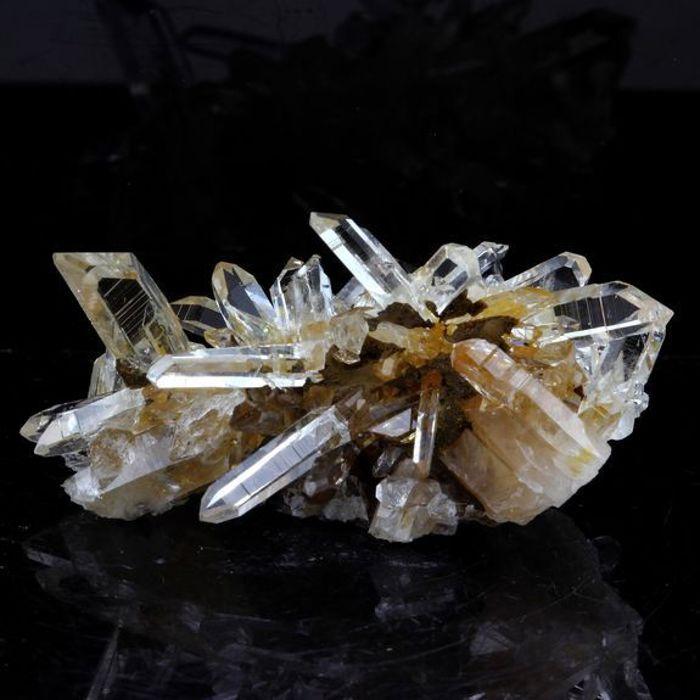 Pierres et Minéraux. Quartz. 57.0 ct. Vizille, Isère, France.