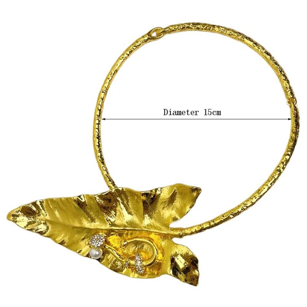 Light Luxury Banana Leaf Necklace Exaggerated Leaf Choker Unique Collarbone Chain  Girl