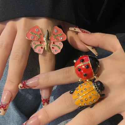 Кольцо из сплава в ретро-стиле с деталями из стразов, ручной работы, модный аксессуар для элегантного вечернего наряда