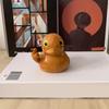 Статуэтка утки со средним пальцем, деревянная текстура, маленькая желтая утка, поводок, скульптура, модель животного, домашний офис, книжная полка, украшение для рабочего стола, орнамент