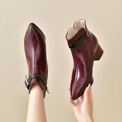 Мода 2024 года. Новые модные женские ботильоны на высоком каблуке с острым носком. Удобные и элегантные винтажные ботинки. Простая женская обувь.