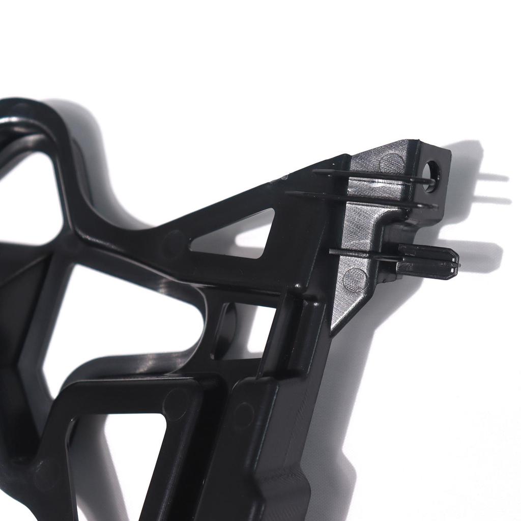 Левый и правый кронштейны переднего бампера для BMW (Часть 51647046351/51647046352)