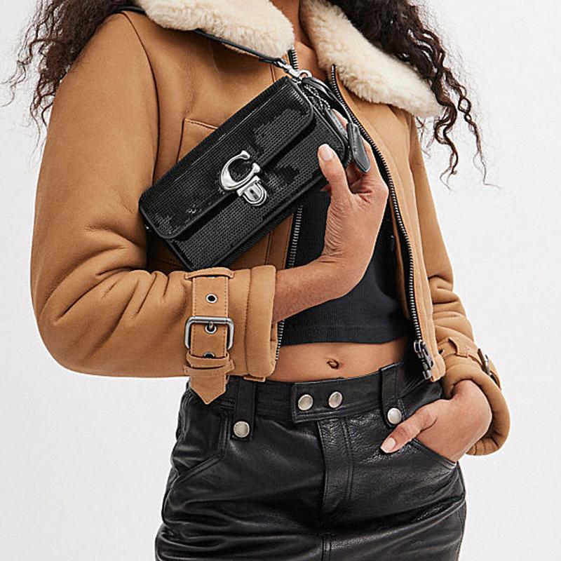 Coach Студия 20 Логотип Блестящая Кожаная Сумка-Багет Наплечная Сумка Маленькие Женские Сумки Черный CM428-LHBLK