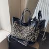 Сумка через плечо большой вместимости женская 2024 осень-зима новая трендовая корейская версия модная универсальная сумка с леопардовым принтом на одно плечо портативная сумка-тоут