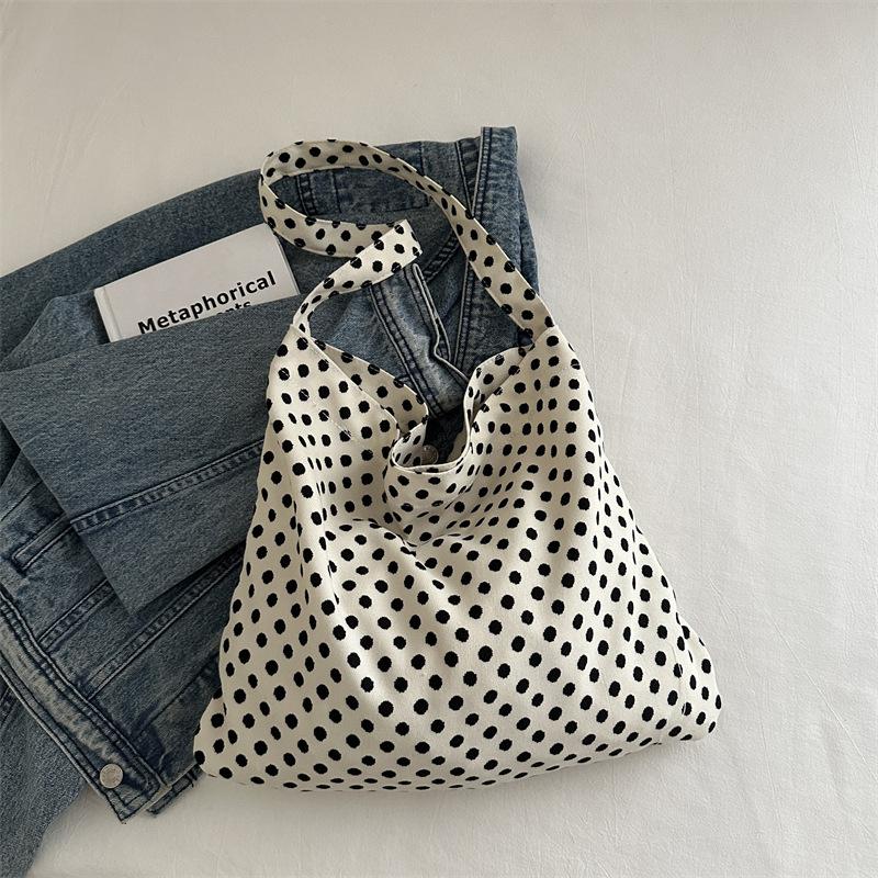 2024 летняя простая модная тенденция портативная сумка-тоут подмышкой тренд личность литературная ретро повседневная сумка через плечо