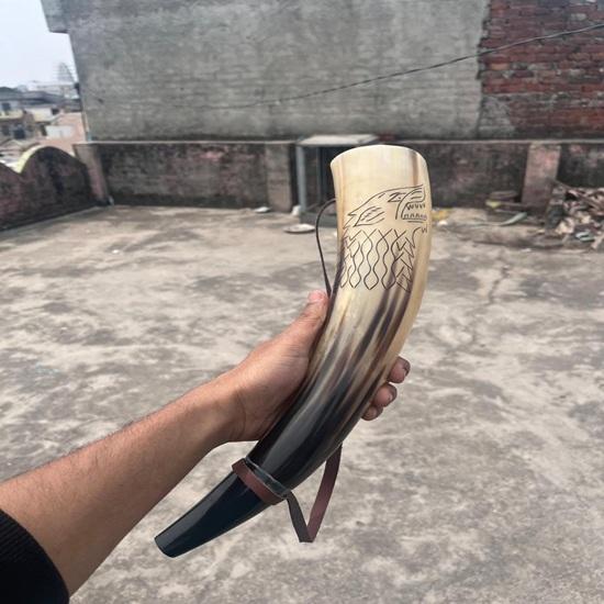 40,64 см Ручная гравировка Викингский боевой рог Натуральный рог быка Боевая труба Средневековый аксессуар для косплея Подарок Свадьба, День благодарения, Рождество