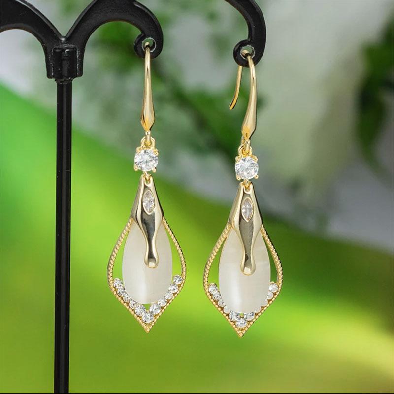 Simple and Fashionable Imitation Cat's Eye Droplets for Women with Light and Luxurious Temperament, Exquisite and Versatile,