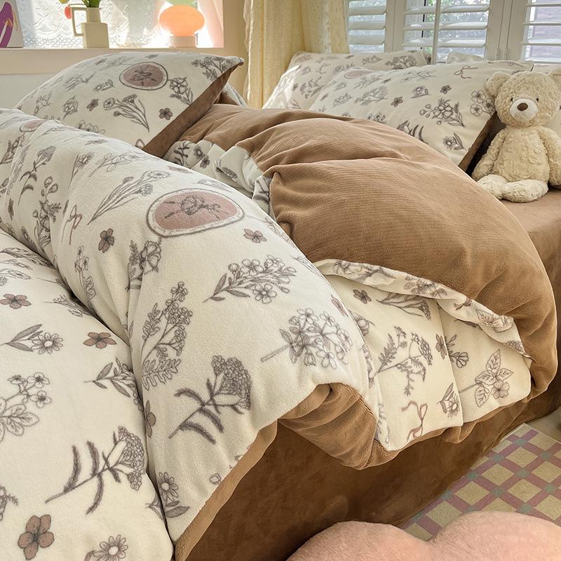 Зимний комплект постельного белья из молочного велюра 2025: Свежее коралловое флисовое и фланелевое одеяло, простыня, наволочка