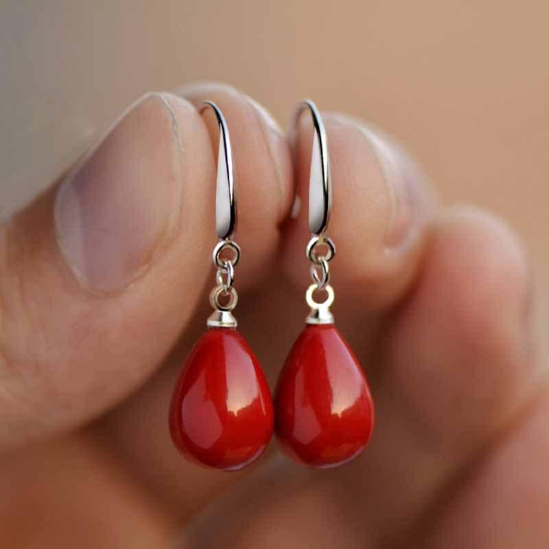 Висячие женские серьги с красным жемчугом