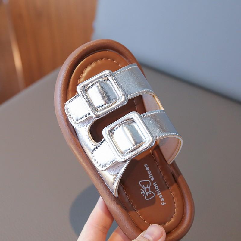 Детские тапочки для улицы корейский стиль мягкая подошва для девочек пляжная обувь нескользящие 2025 лето новые детские сандалии с открытым носком модные