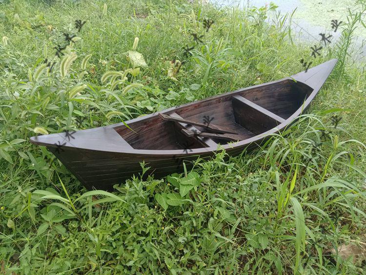 Европейская модель деревянной лодки: Декоративный Цветочный Кораблик для Ландшафтного Дизайна и Водного Туризма.