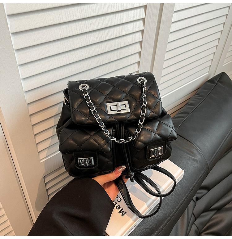 Women's Diamond Small Fragrant Wind Backpack Women's 2025 New Fashion Design Sense Niche Travel Lightweight Chain Schoolbag