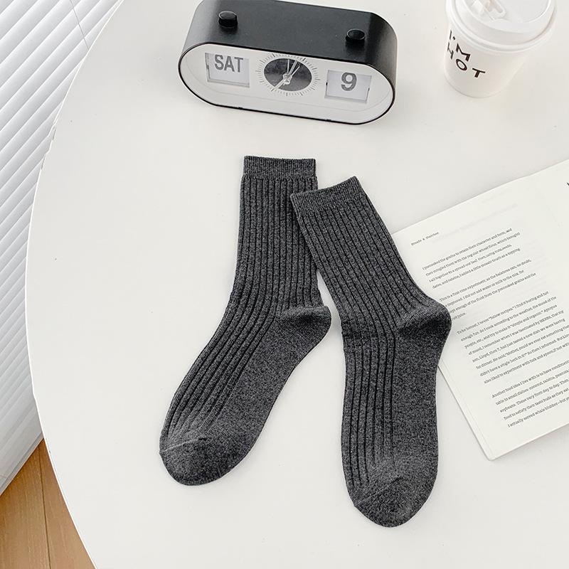 Women Spring and Autumn Pure Color Simple Sweat Absorbent Breathable Cotton Socks
