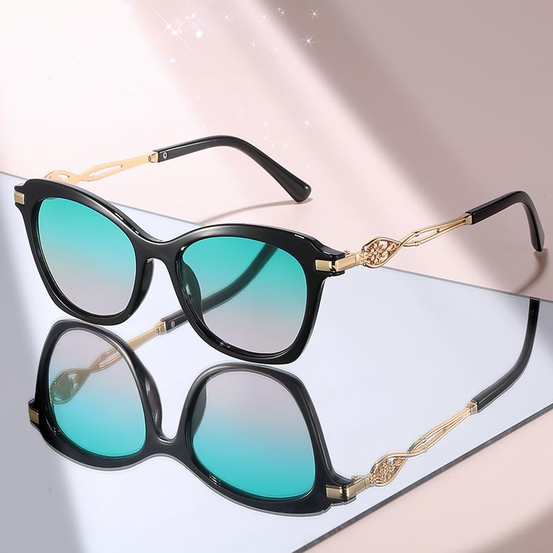 2026 Trend Vintage Cat-Eye Sunglasses: Black Frame with Decorative Gold Accents, Classic Design for Beach & Fashion Outfits