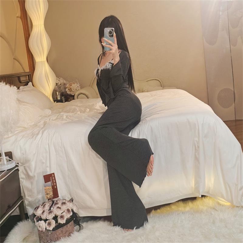 Женский пижамный комплект из французского модала, 3 предмета: Топ с длинным рукавом и нагрудными вкладышами, на бретелях-спагетти, длинные брюки и халат.