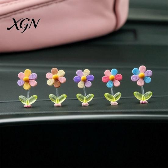 Interior Car Decor Spring Wobbly Flower Dashboard Ornament, Shaking Head Sunflower Decor, Cute for Rearview Mirror And Home Office