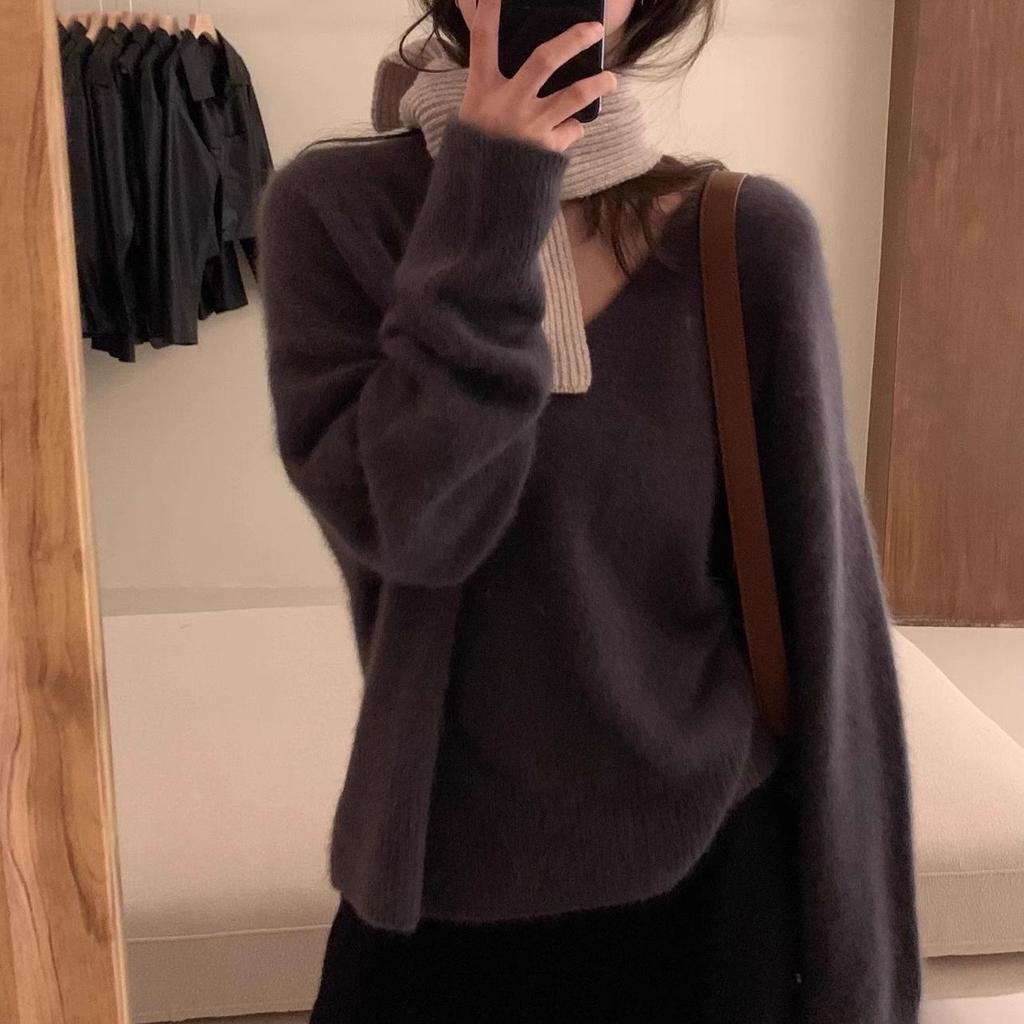 Женский корейский трикотажный свитер с V-образным вырезом синего цвета - мягкий пуловер свободного кроя для осени/зимы.