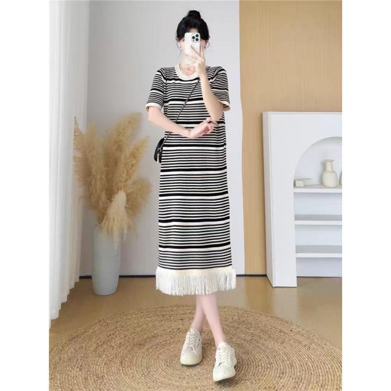 Ленивое полосатое вязаное платье для женщин, летнее новое свободное повседневное платье средней длины с коротким рукавом для женщин