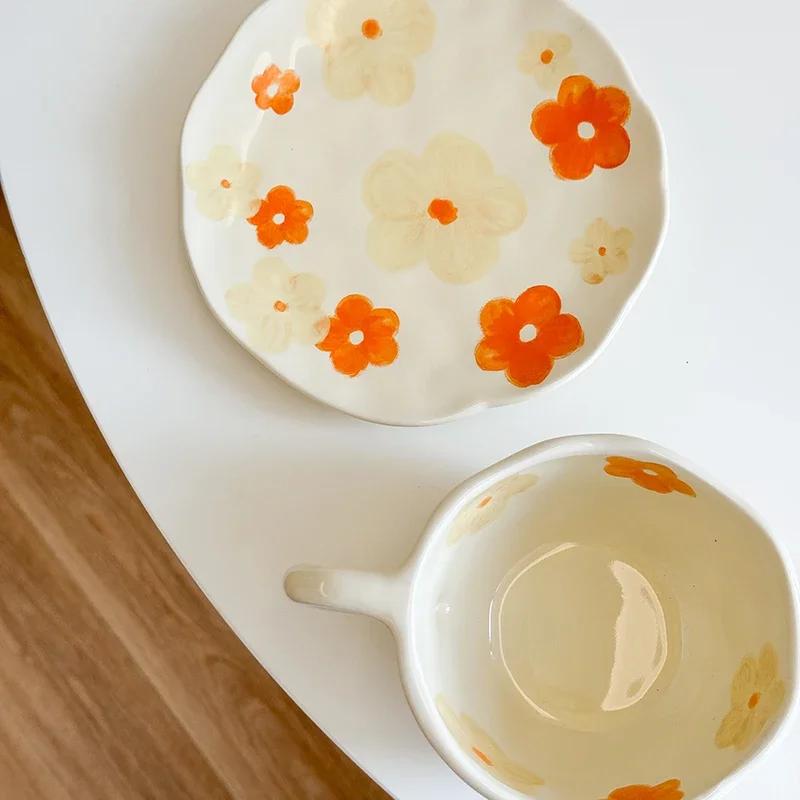 Керамическая чашка с цветочным узором и блюдцем в корейском стиле, набор, сложенный вручную, нестандартная чашка для кофе и молока, посуда для послеобеденного чая, подарки для дома