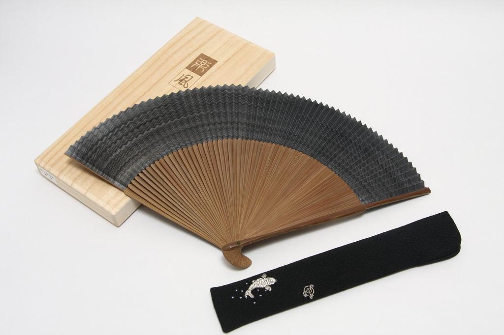 Kyoto Haze 60 Handmade by Kyoto Dragonfly Fan Bag Paulownia Presentation Box [Hasegawa] Fan, Pattern, Silver, Ribs, Craftsmen, Embroidery, Included,