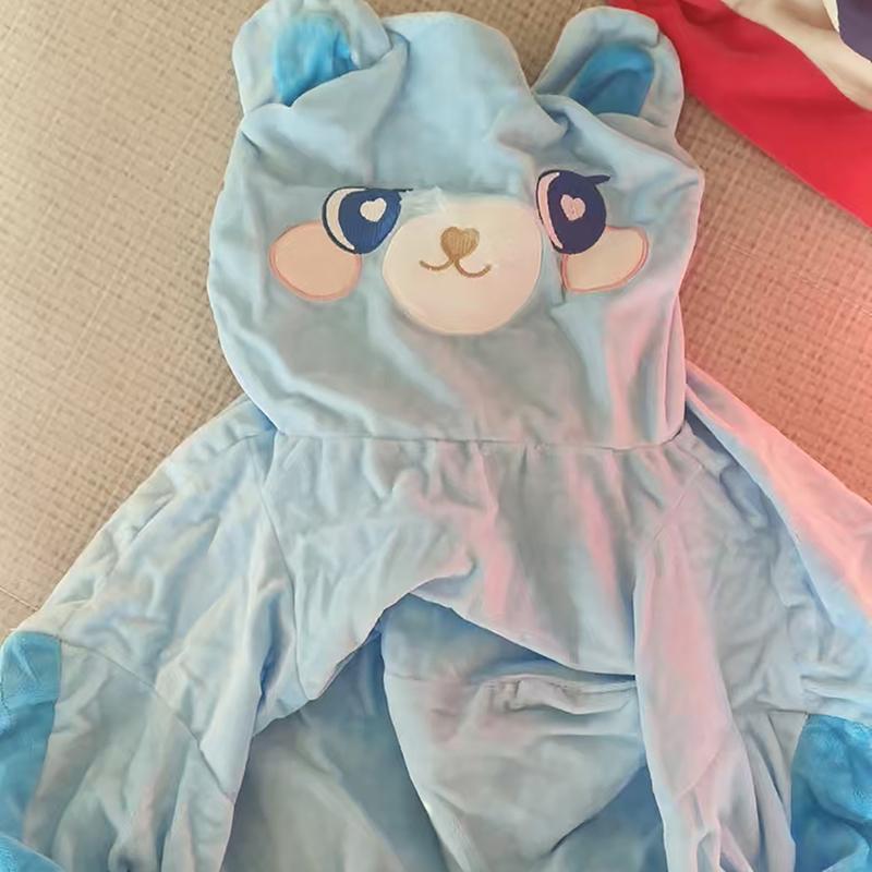 Младенцы учатся сидеть на диванах, младенцы и малыши учатся сидеть на сиденьях, препятствующих падению, и практикуют позы сидения