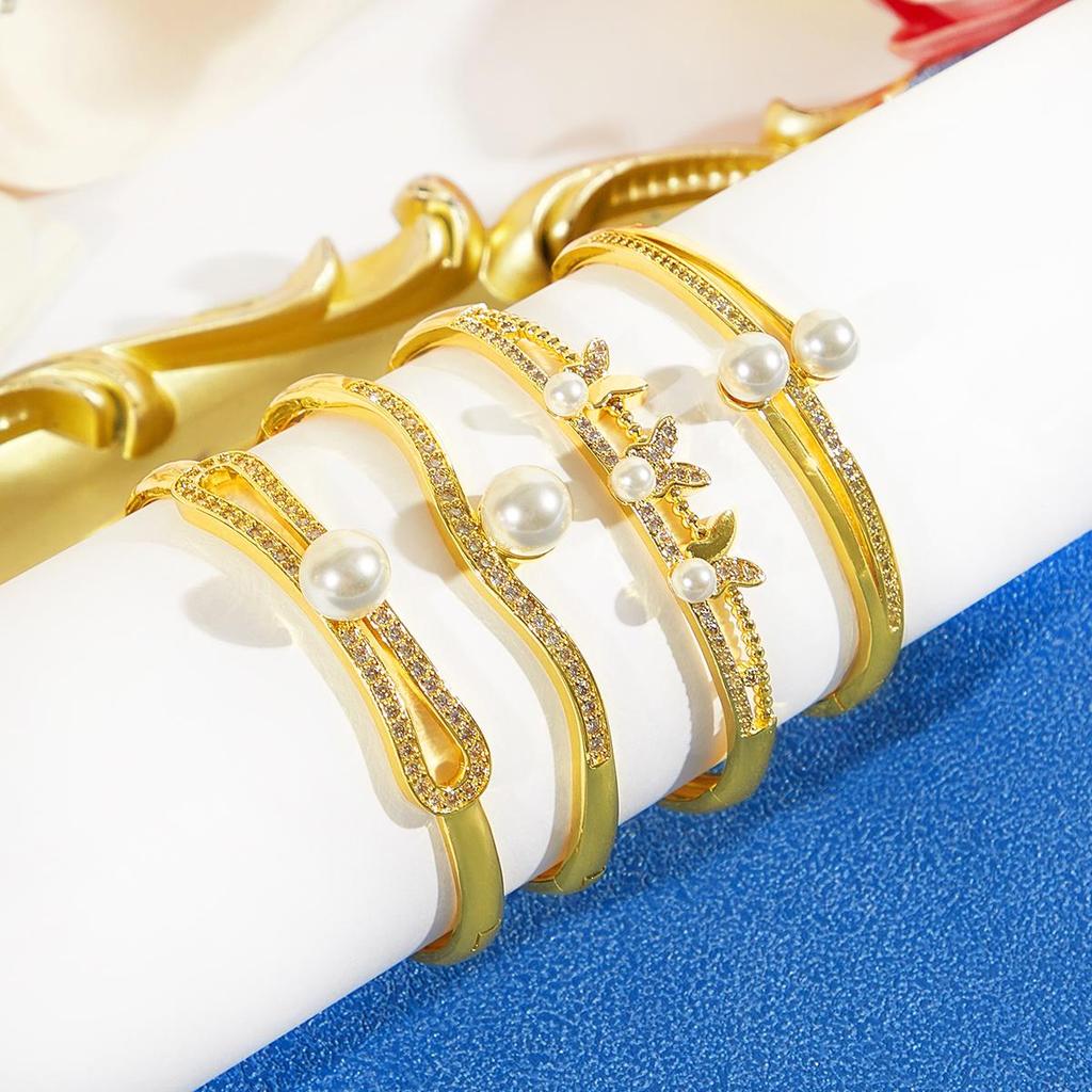 CMM Разнообразие выбора ювелирных изделий Искусственный жемчуг Золотые браслеты из циркония Браслет с подвесками Банкетные вечеринки Свадебные украшения Аксессуары для женщин