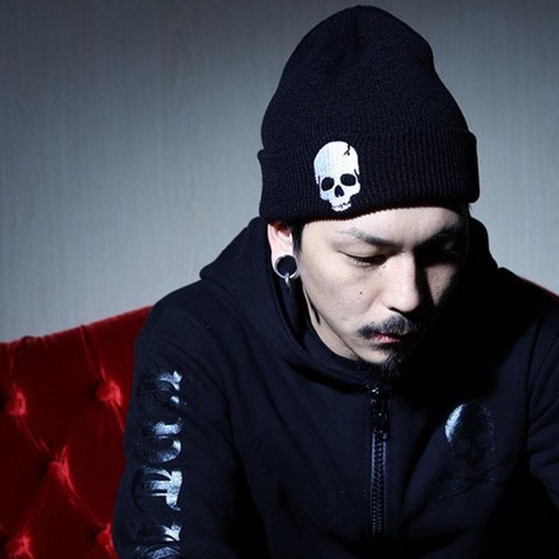 Мужская трикотажная шапочка на зиму