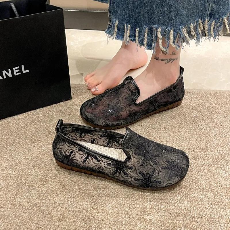 Модная женская обувь 2024 года, высококачественные женские туфли на плоской подошве с мелкими отверстиями, модные повседневные туфли с пайетками, женские туфли на плоской подошве с круглым носком, сплошные туфли на низком каблуке