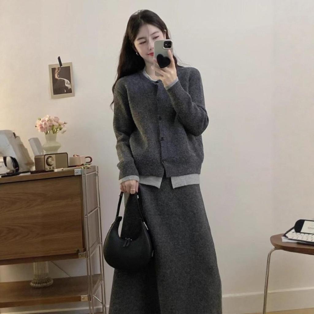 Plus Size Women's Autumn Outfit: Slimming Pear-Shaped Skirt, Relaxed Three-Piece Set