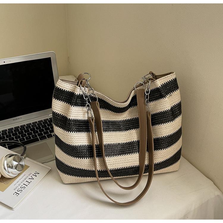 Contrasting color woven large-capacity tote bag women's summer new trendy simple leisure college student class commuting shoulder bag
