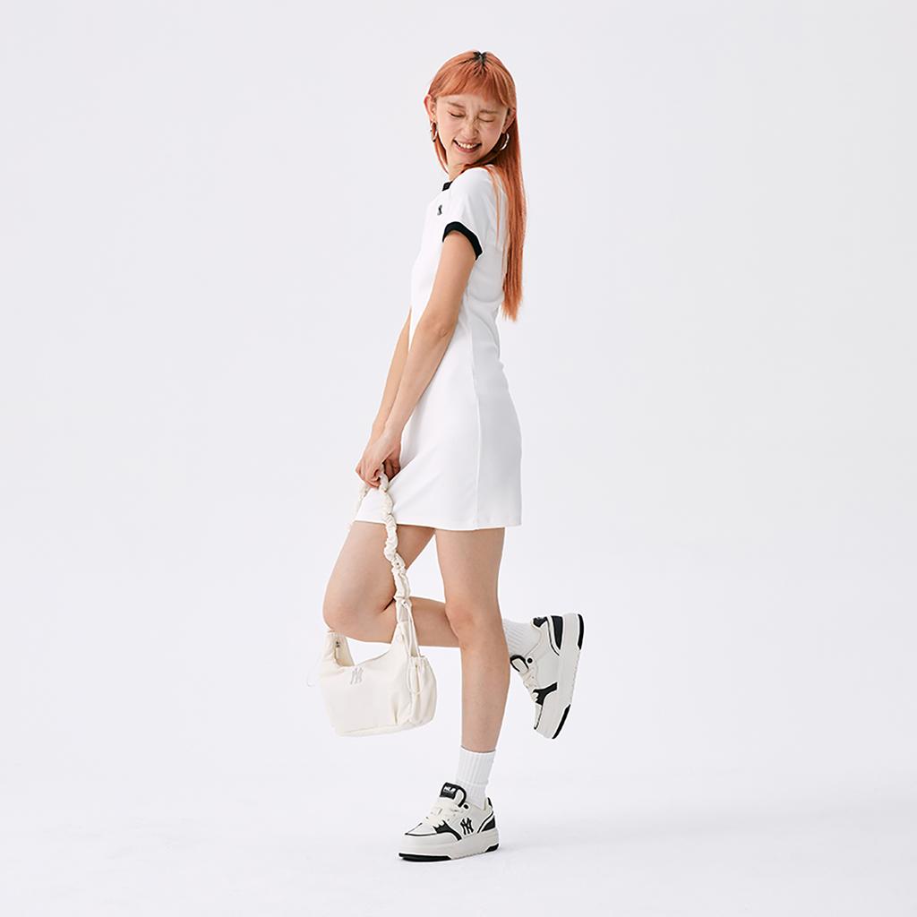 Новое платье с коротким рукавом MLB New York Yankees Basic Collection SS25 женское цвета слоновой кости 3FOPB0453-50IVS