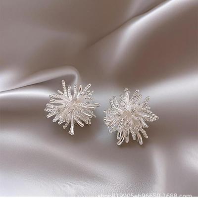 Серебряные серьги-пусеты «Салют из одуванчиков» - Элегантный дизайн высокого класса с универсальной привлекательностью