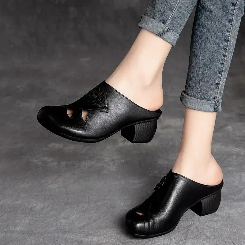 Мода 2024 года, новые женские тапочки в стиле ретро, мягкие туфли, закрытый носок, высокие каблуки, черные мюли, шлепанцы для лета, средний каблук, шлепанцы